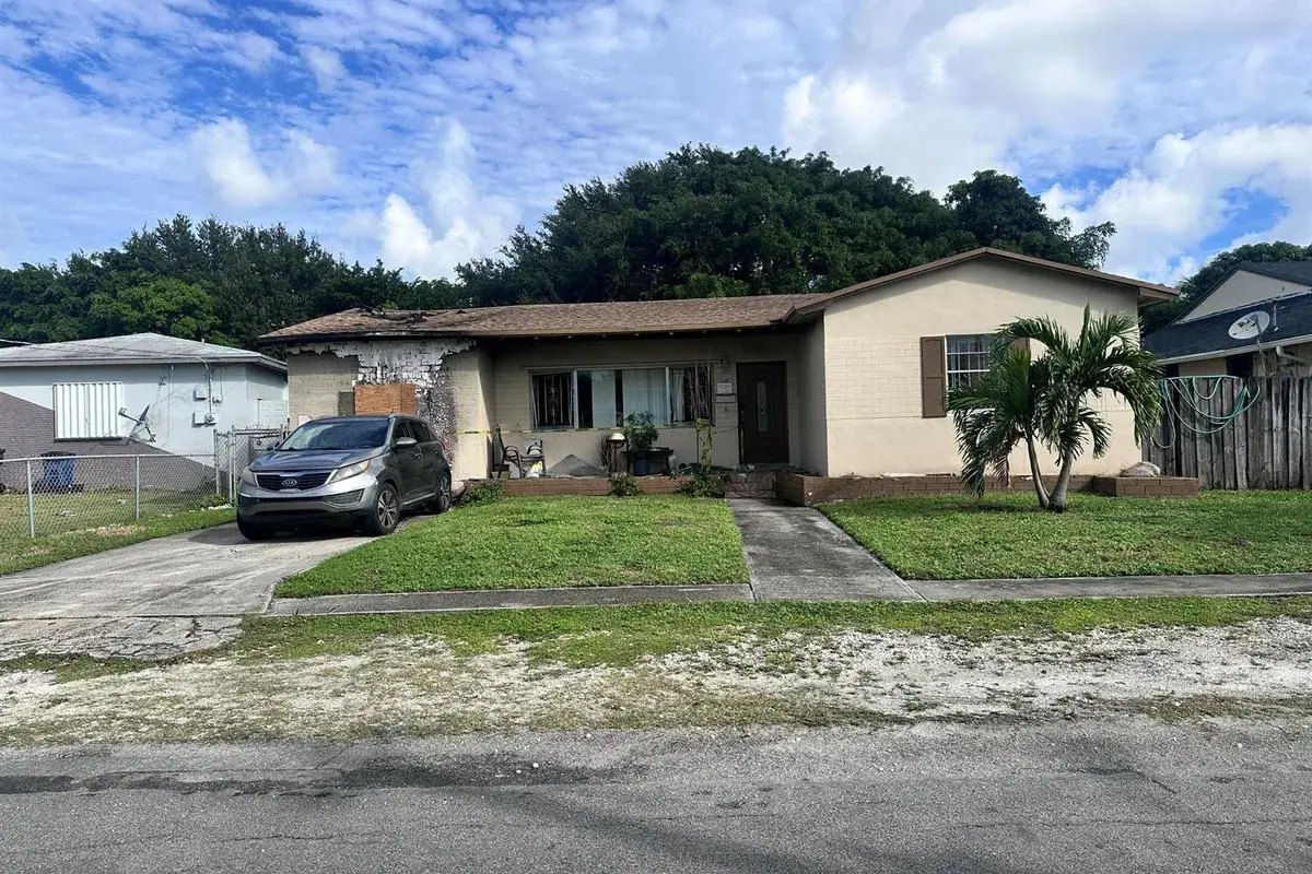 712 NW 9TH Court NW, Hallandale Beach FL 33009