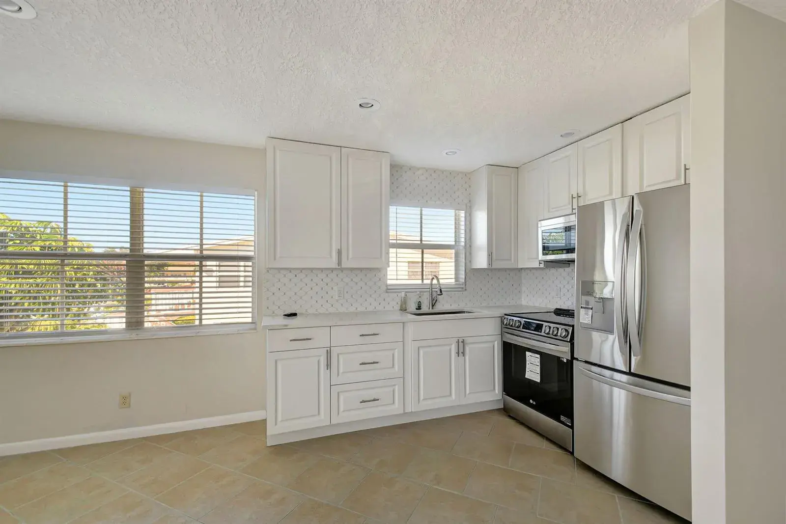 152 CHATHAM G, West Palm Beach FL 33417