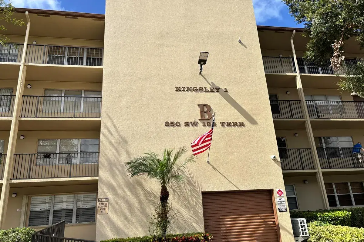 850 SW 133RD Terrace # 309B, Pembroke Pines FL 33027