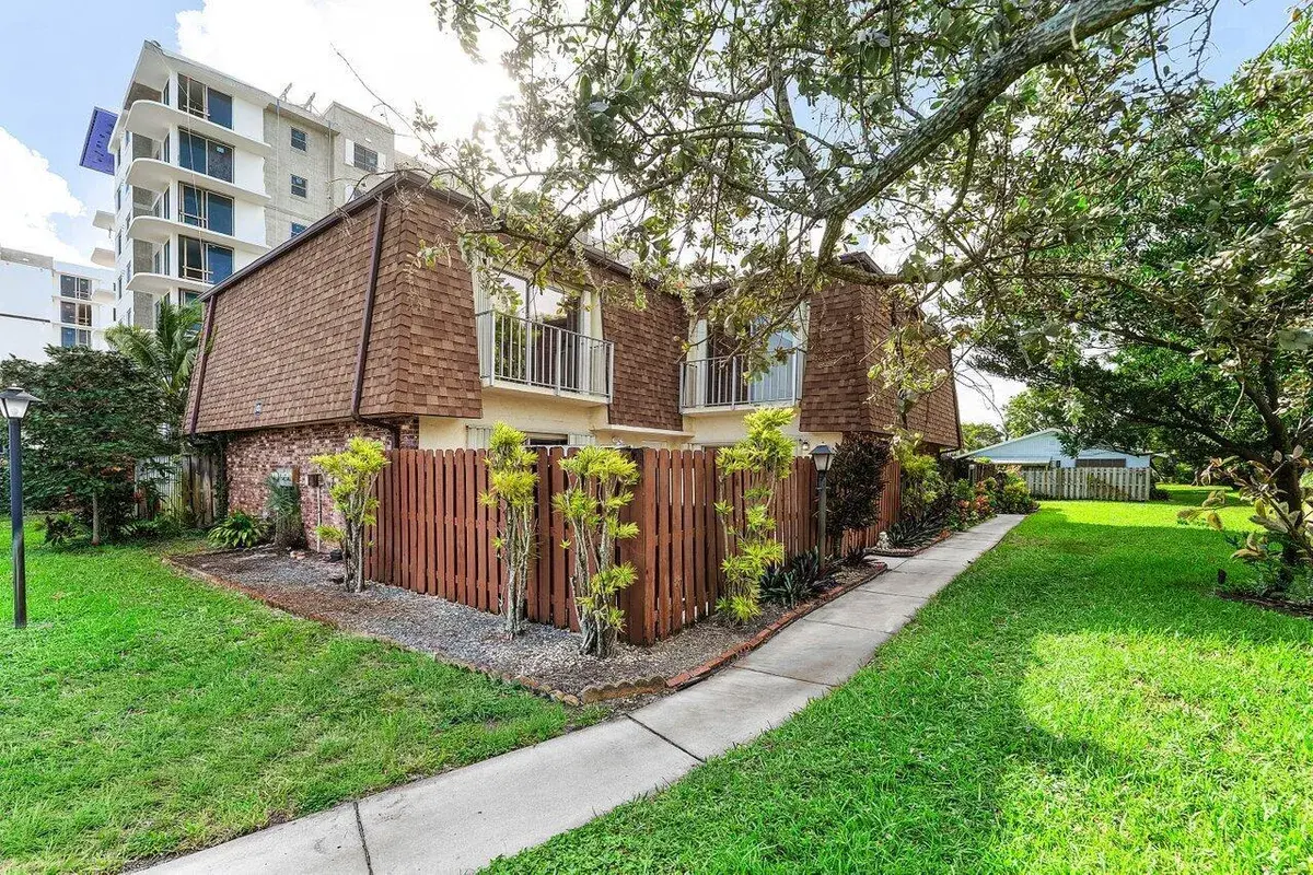 562 SE 27th Terrace, Boynton Beach FL 33435