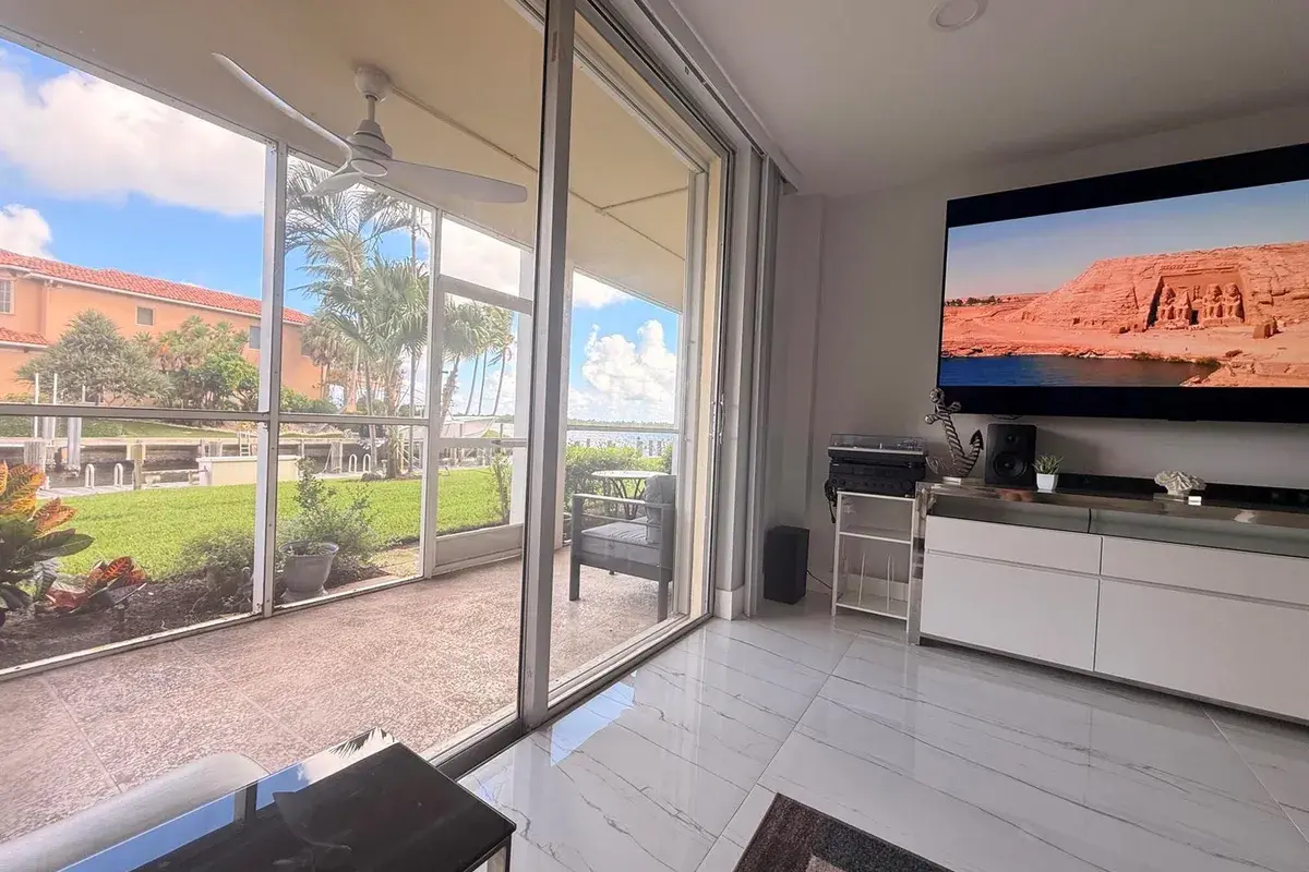 105 PARADISE HARBOUR Boulevard # 108, North Palm Beach FL 33408