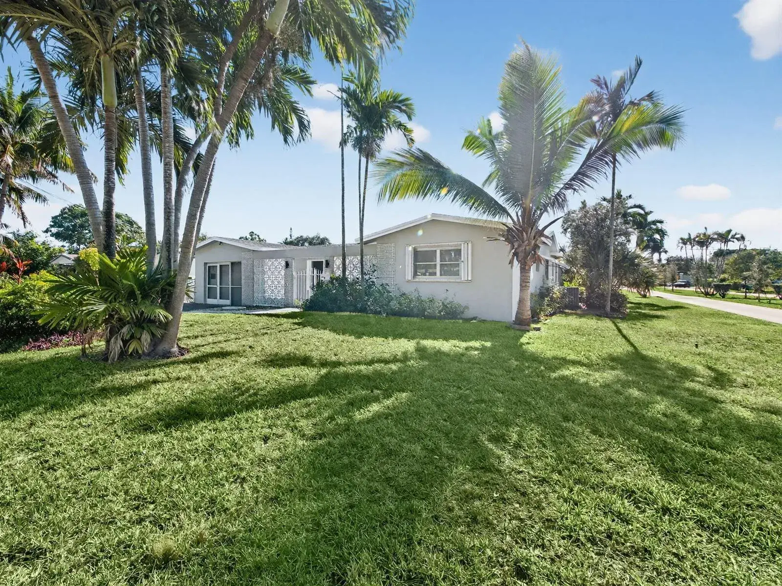 1940 NW 32nd Street, Oakland Park FL 33309