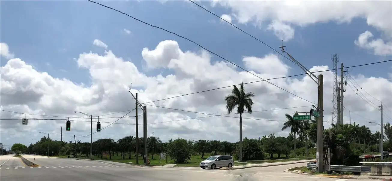 3990 Griffin Road, Hollywood FL 33312 photo 2