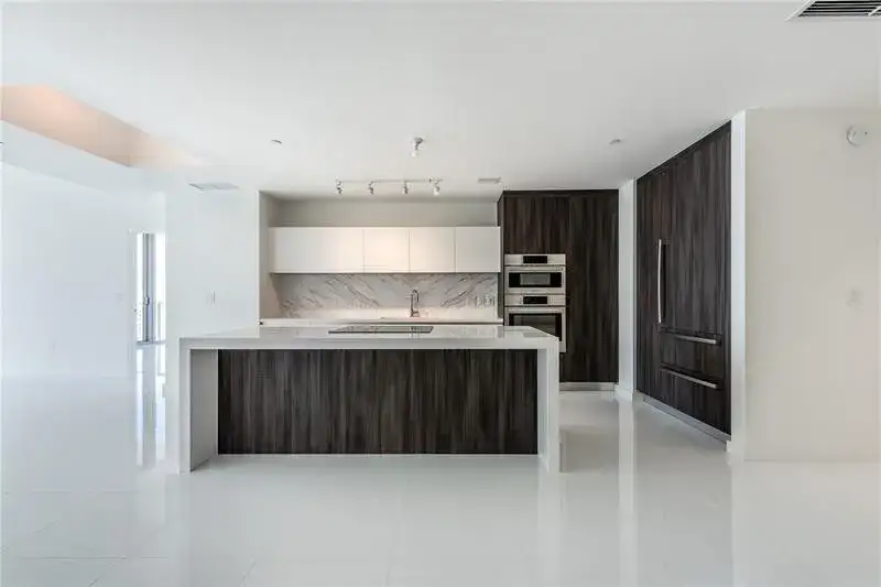 851 NE 1st Avenue # 1912, Miami FL 33132 photo 2