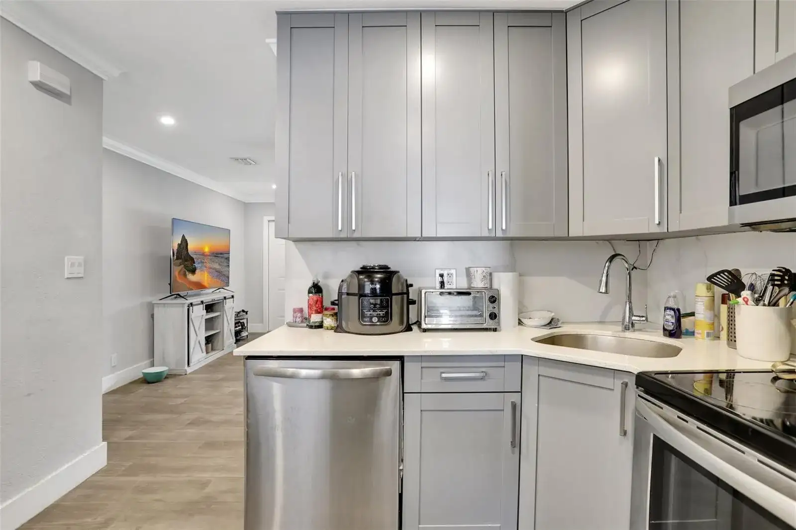 2609 NW 9th Avenue, Wilton Manors FL 33311 photo 3