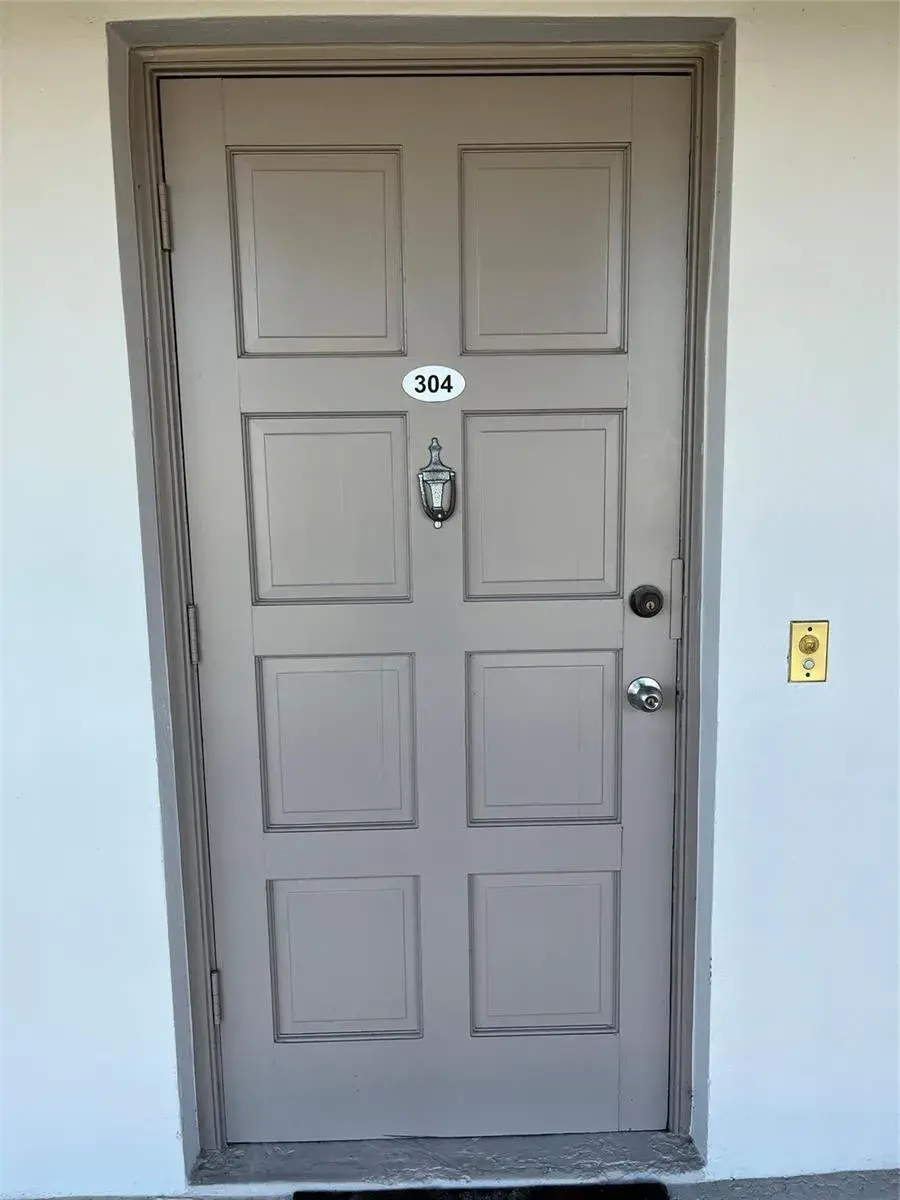3100 N Palm Aire Drive # 304, Pompano Beach FL 33069