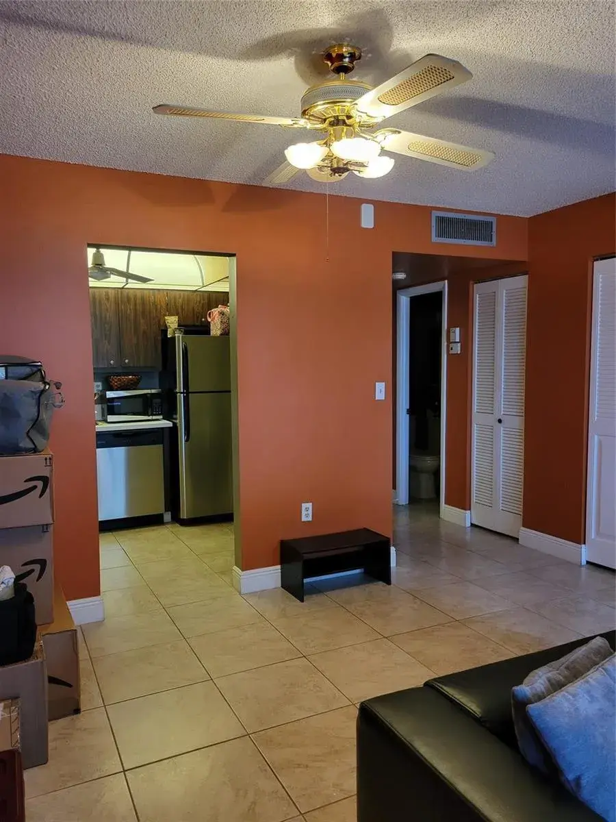 1400 Saint Charles Place # 211, Pembroke Pines FL 33026