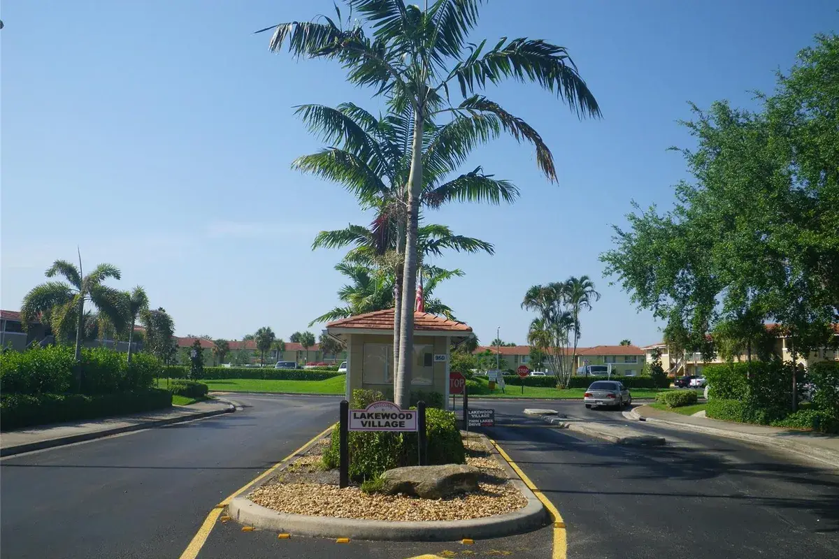 902 Twin Lakes Drive # 902, Coral Springs FL 33071