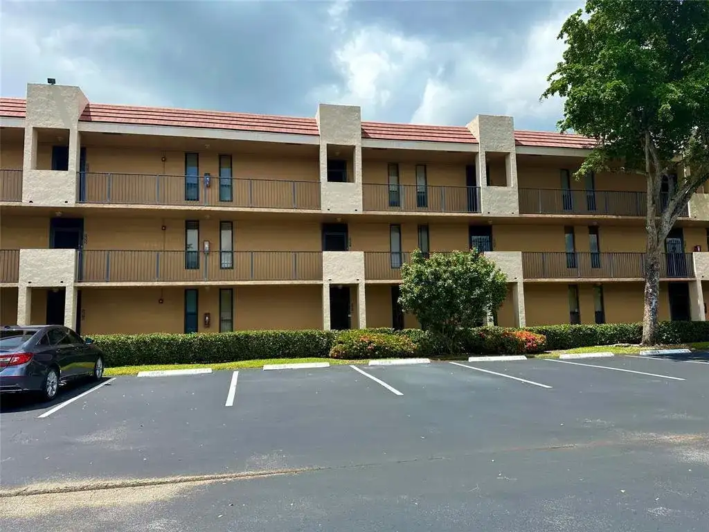 5609 Coral Lake # 109, Margate FL 33063 photo 3