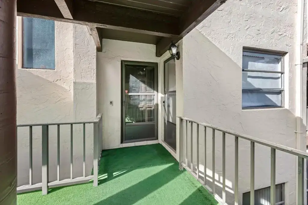 6010 S Falls Circle Drive # 405, Lauderhill FL 33319