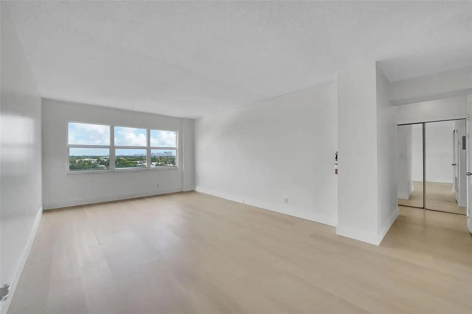 2555 NE 11th Street # 806, Fort Lauderdale FL 33304 photo 3