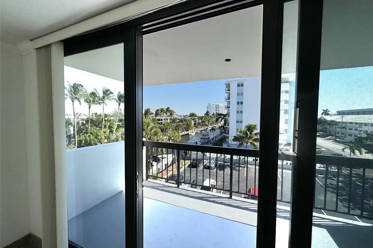 4800 Bayview Drive # 406, Fort Lauderdale FL 33308