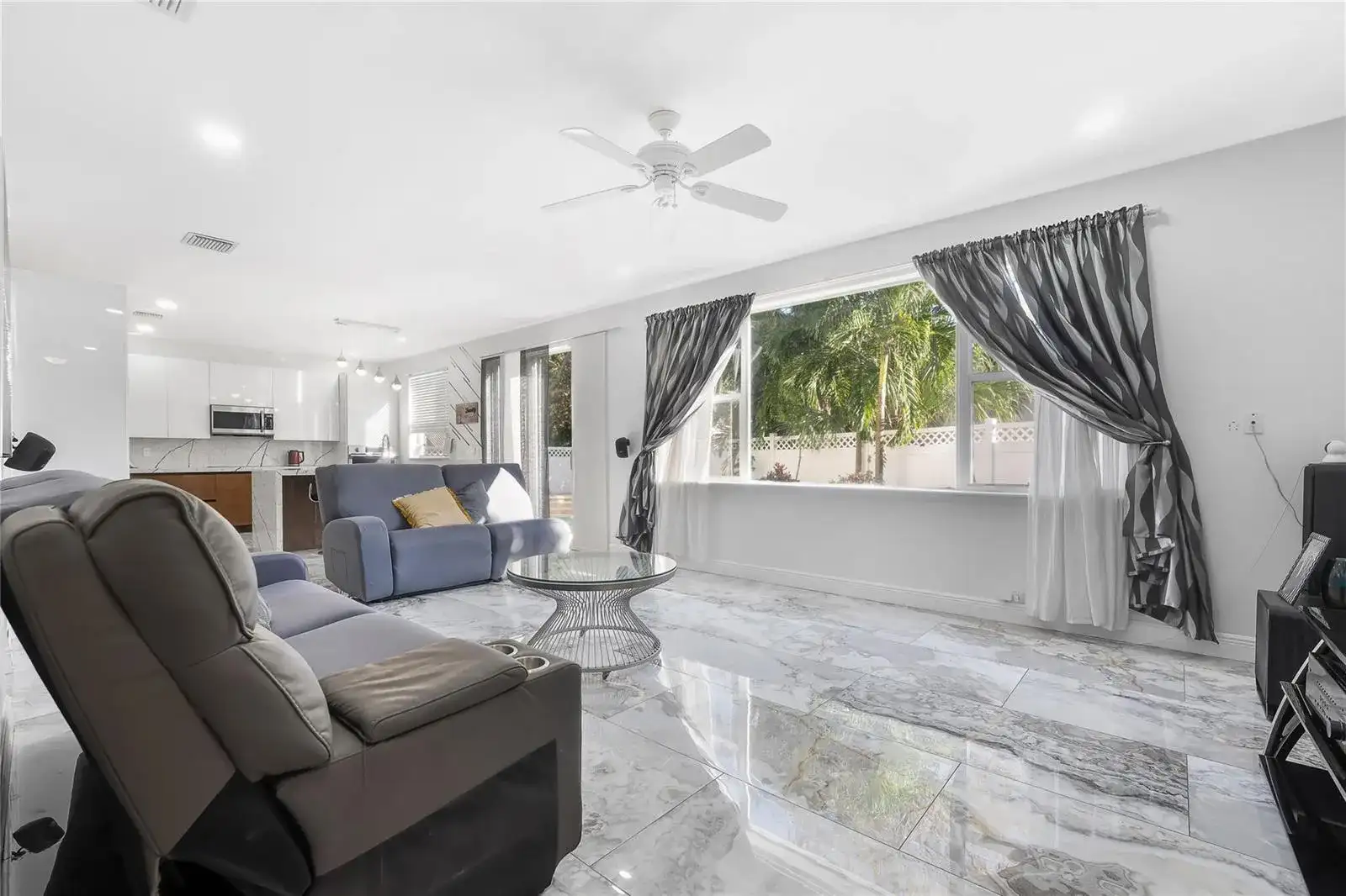 9526 NW 52nd Place, Coral Springs FL 33076 photo 4