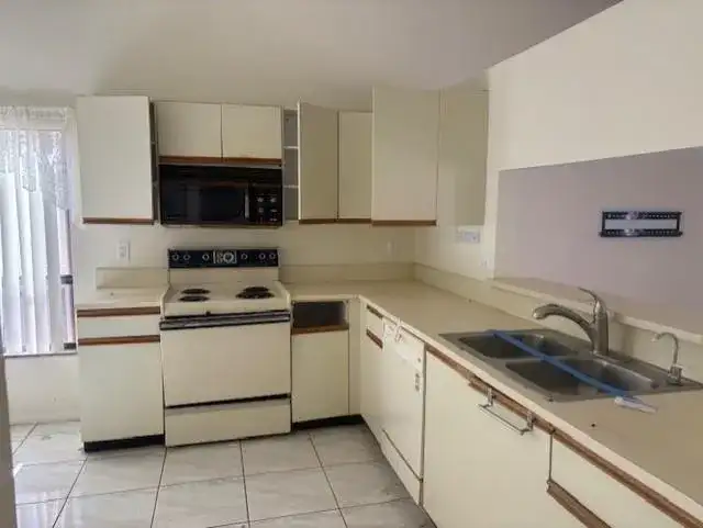 9332 Laurel Green Drive, Boynton Beach FL 33437 photo 2
