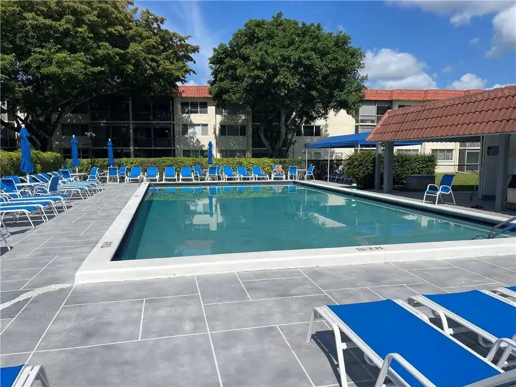 9410 N Hollybrook Lake Drive # 310, Pembroke Pines FL 33025 photo 2