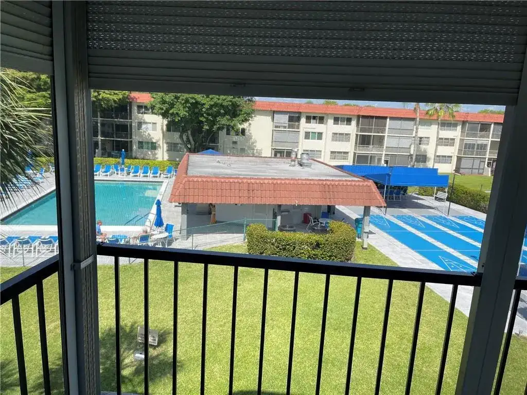 9410 N Hollybrook Lake Drive # 310, Pembroke Pines FL 33025 photo 3
