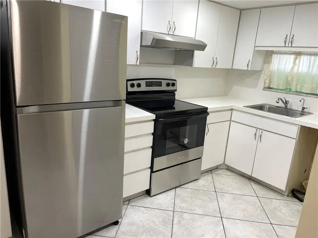 9410 N Hollybrook Lake Drive # 310, Pembroke Pines FL 33025