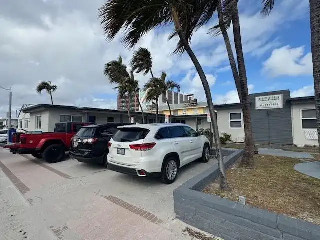 315 Mckinley Street, Hollywood FL 33019 photo 2