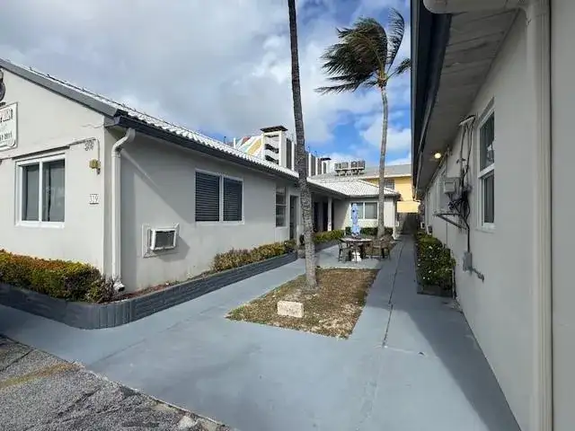 315 Mckinley Street, Hollywood FL 33019 photo 4