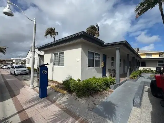 315 Mckinley Street, Hollywood FL 33019 photo 5