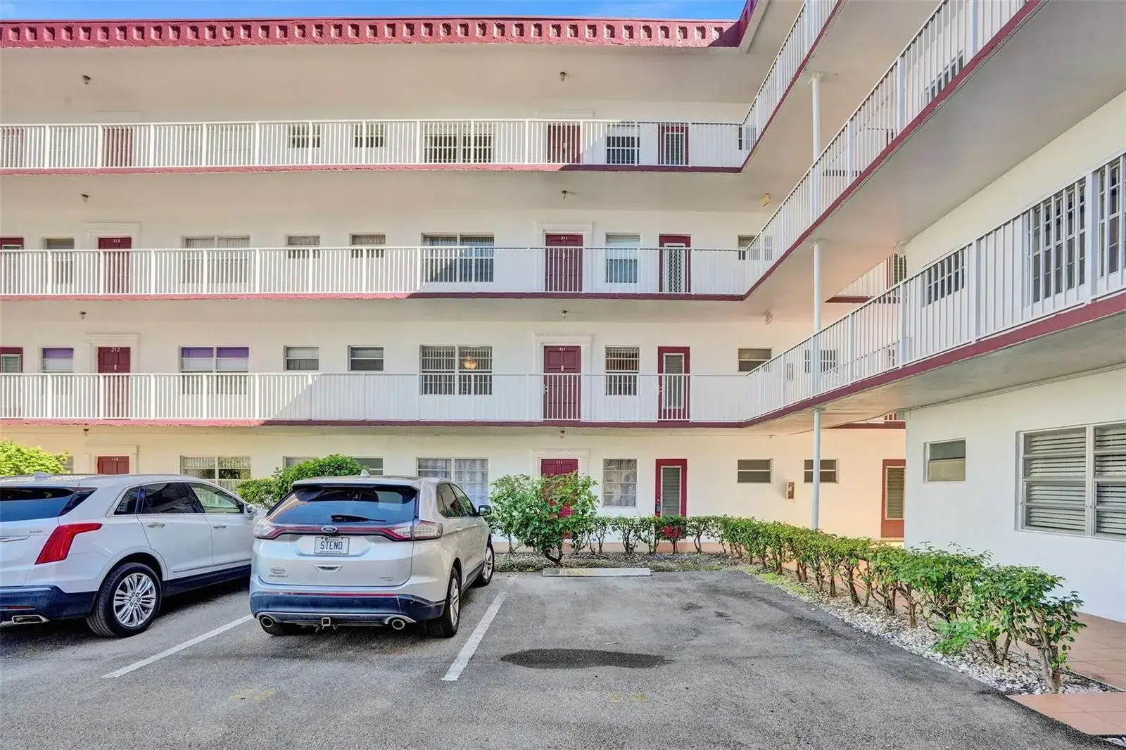 4270 NW 40th Street # 211, Lauderdale Lakes FL 33319