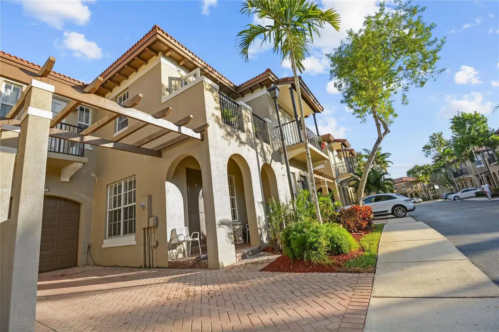 6927 Julia Gardens Drive, Coconut Creek FL 33073 photo 2