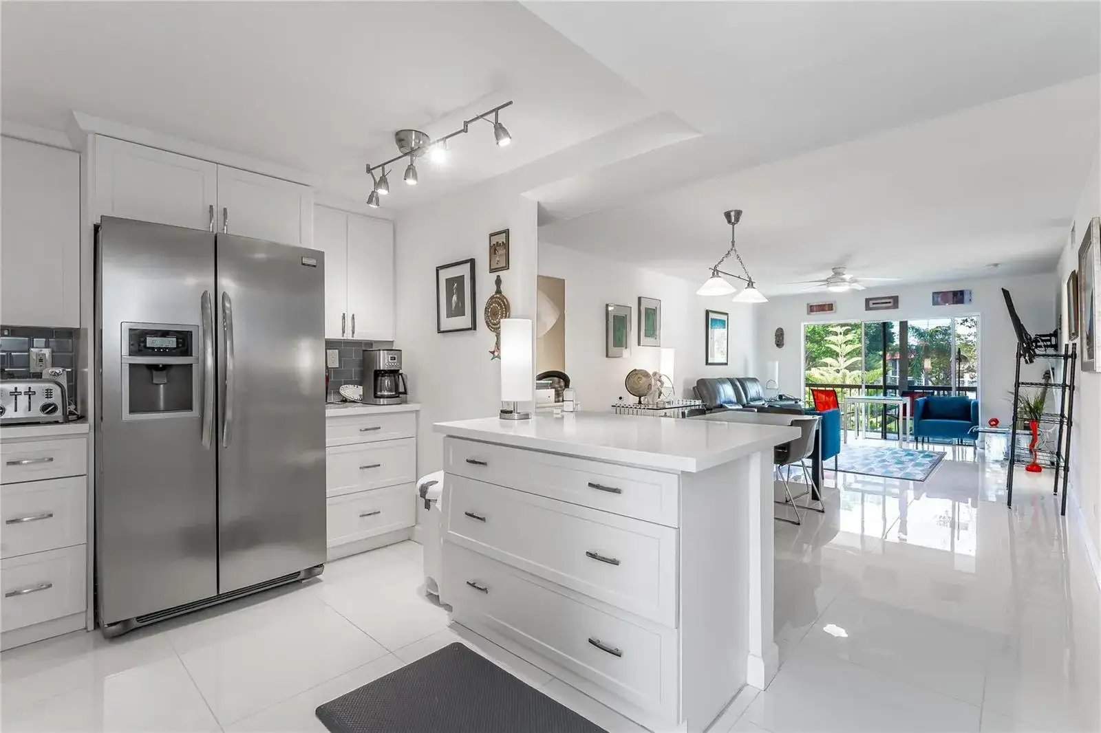 811 S Hollybrook Drive # 301, Pembroke Pines FL 33025