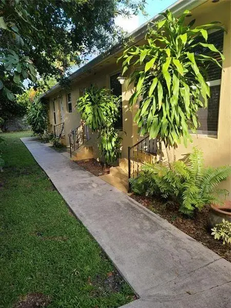 1123 N 17th Avenue, Hollywood FL 33020