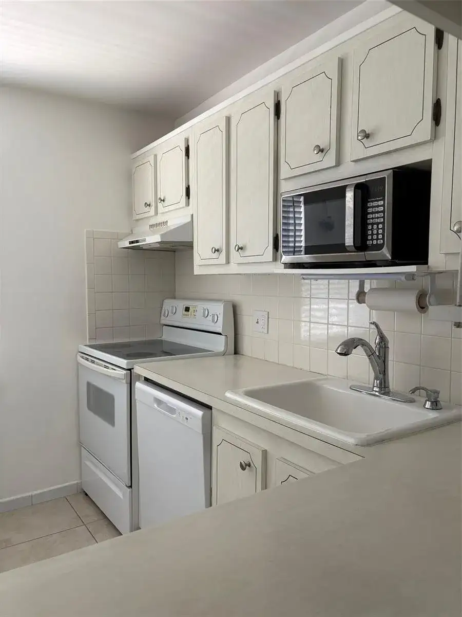 1055 Country Club Drive # 404, Margate FL 33063 photo 2