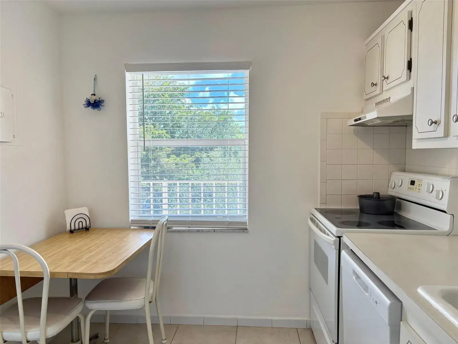 1055 Country Club Drive # 404, Margate FL 33063 photo 3