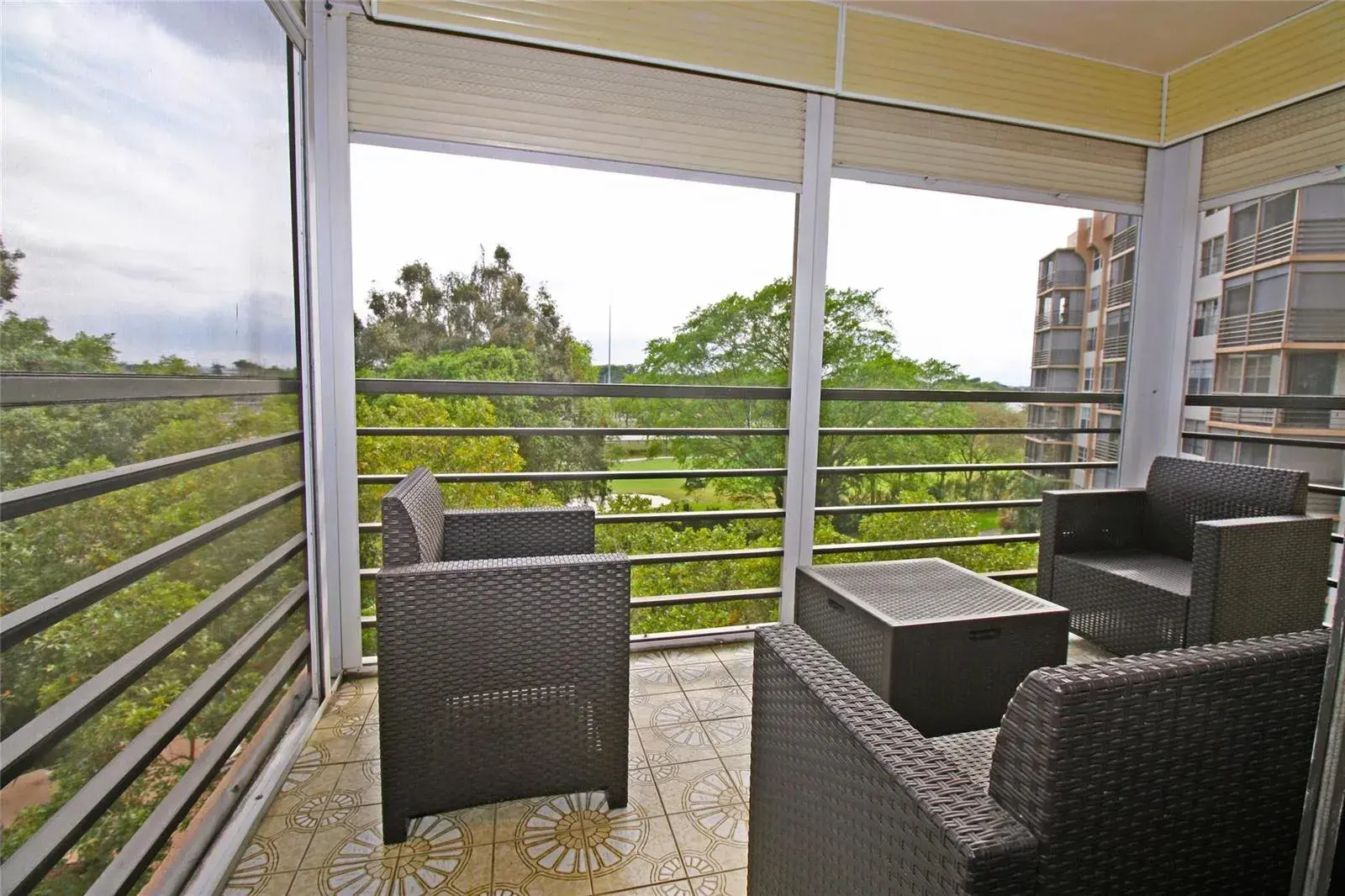 1100 Saint Charles Place # 521, Pembroke Pines FL 33026