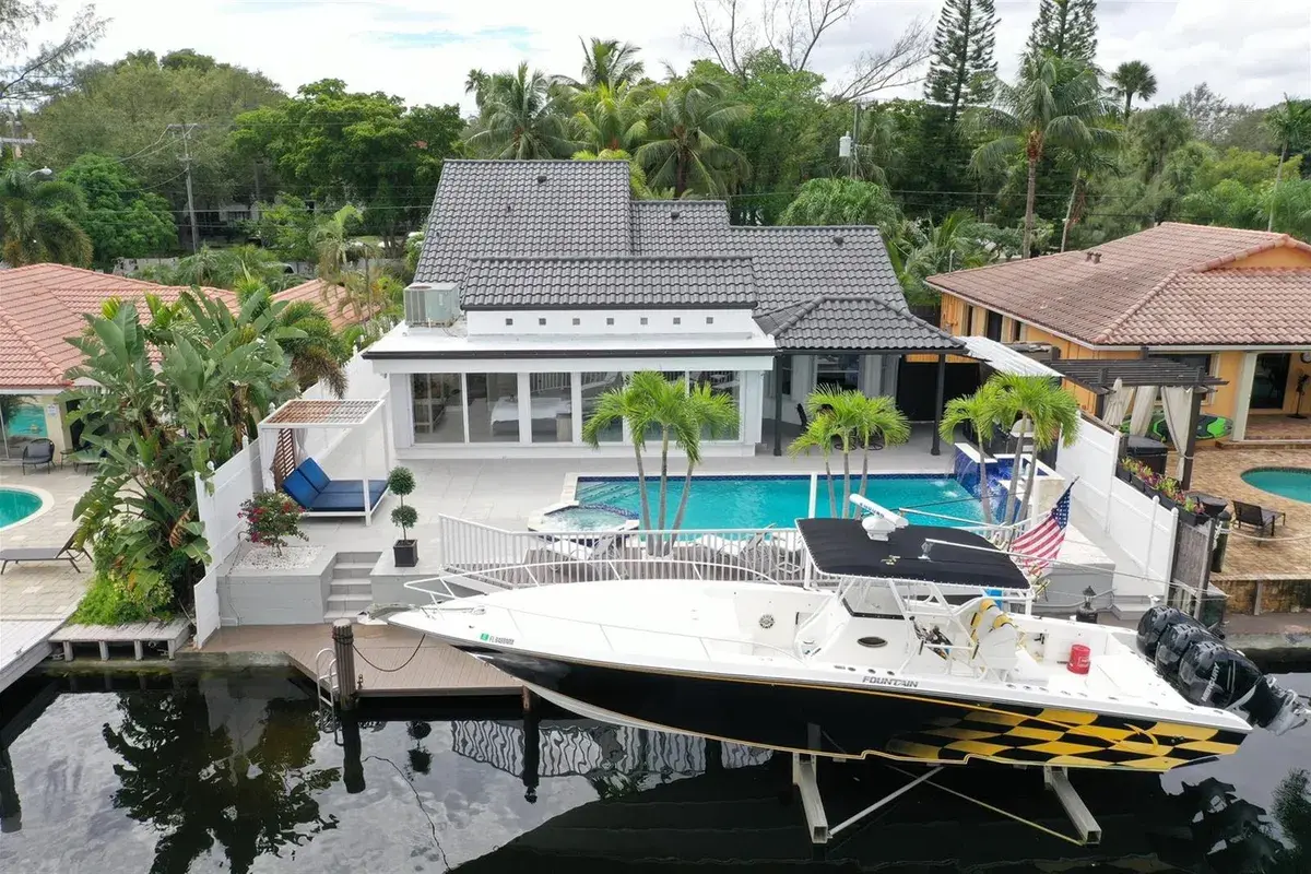 2363 SE 15th Street, Pompano Beach FL 33062