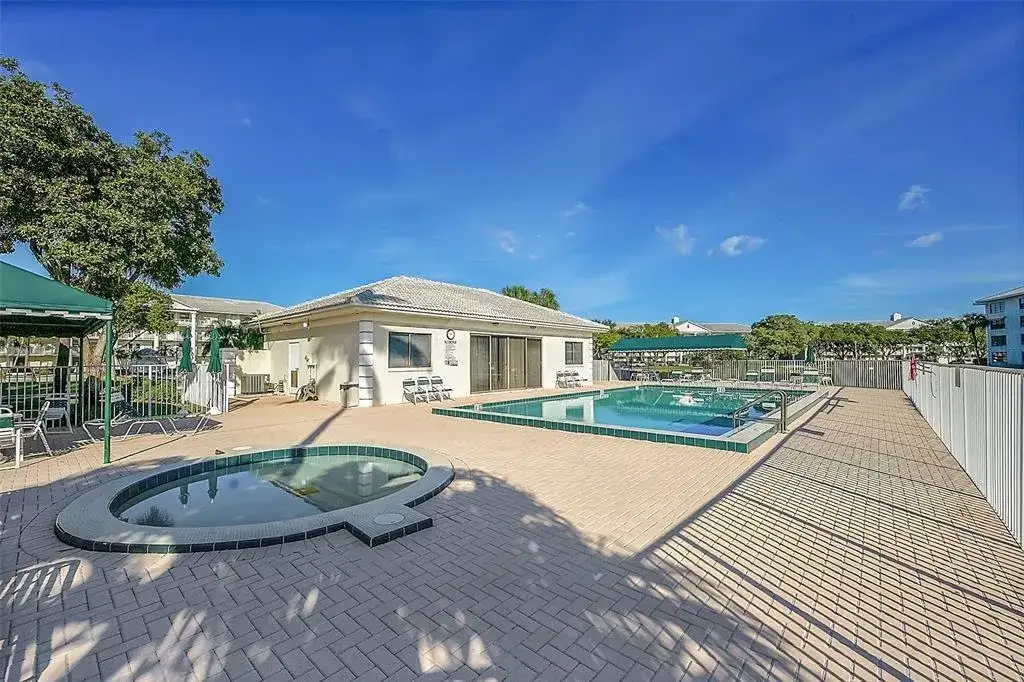 6109 Balboa Circle # 305, Boca Raton FL 33433 photo 2