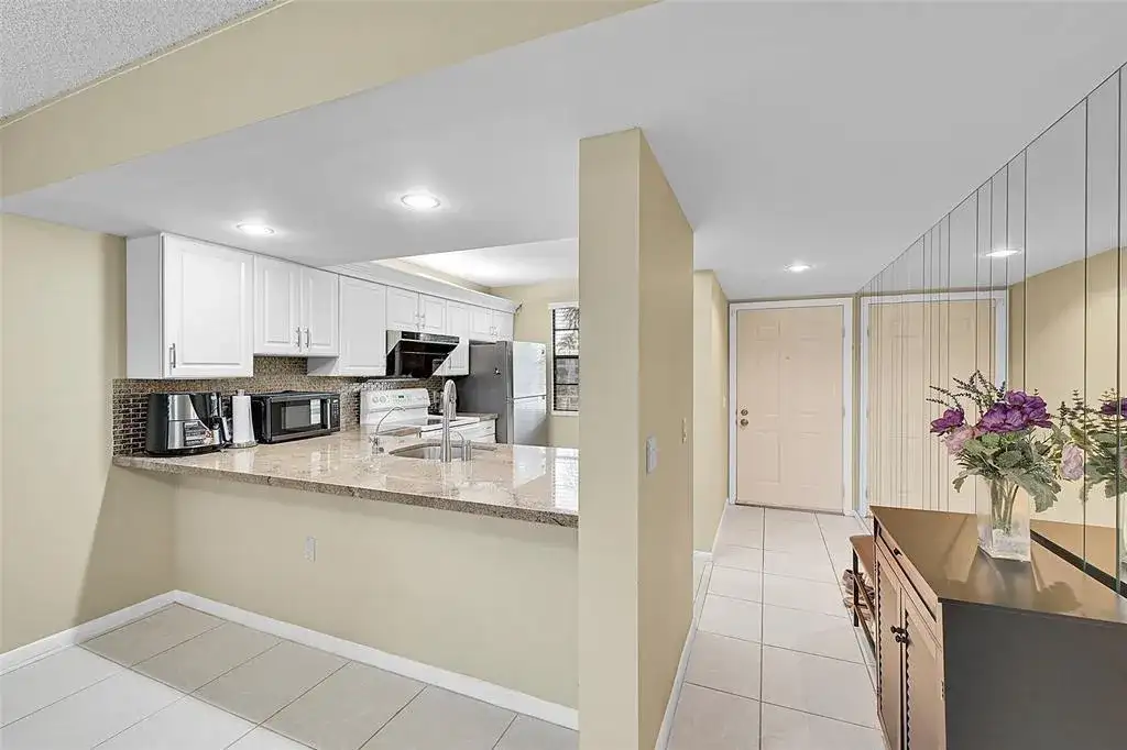 6109 Balboa Circle # 305, Boca Raton FL 33433 photo 3