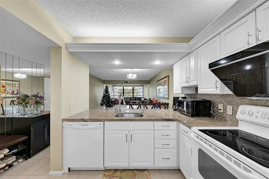 6109 Balboa Circle # 305, Boca Raton FL 33433 photo 4