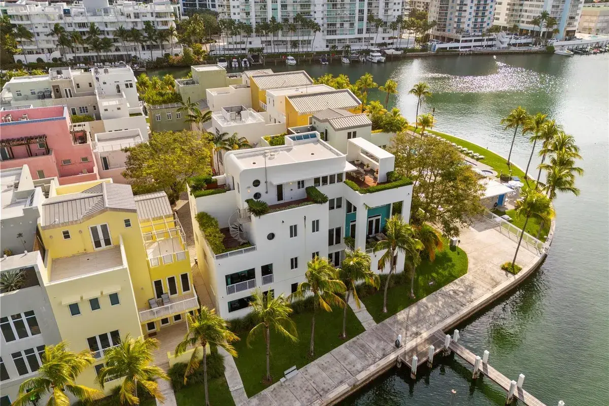 6001 Laguna Path, Miami Beach FL 33141