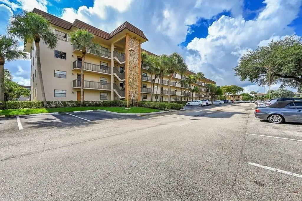 6095 N Sabal Palm Boulevard # 212, Tamarac FL 33319