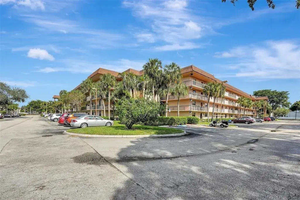 6095 N Sabal Palm Boulevard # 212, Tamarac FL 33319