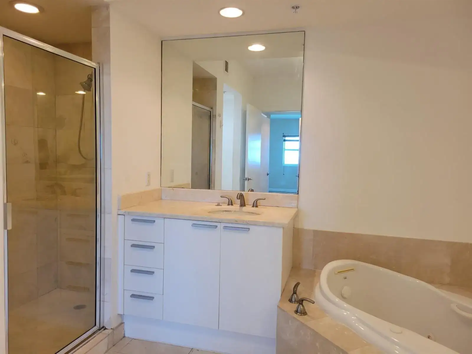 15051 Royal Oaks Lane # 902, North Miami FL 33181 photo 4