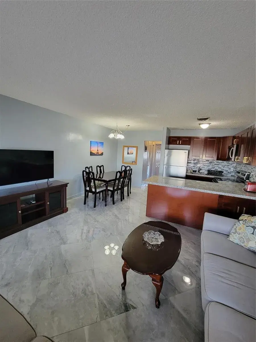 800 SW 11th Avenue # 17, Hallandale Beach FL 33009