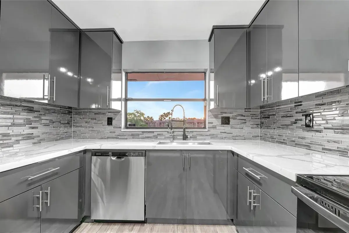 10433 Sunrise Lakes Boulevard # 409, Sunrise FL 33322