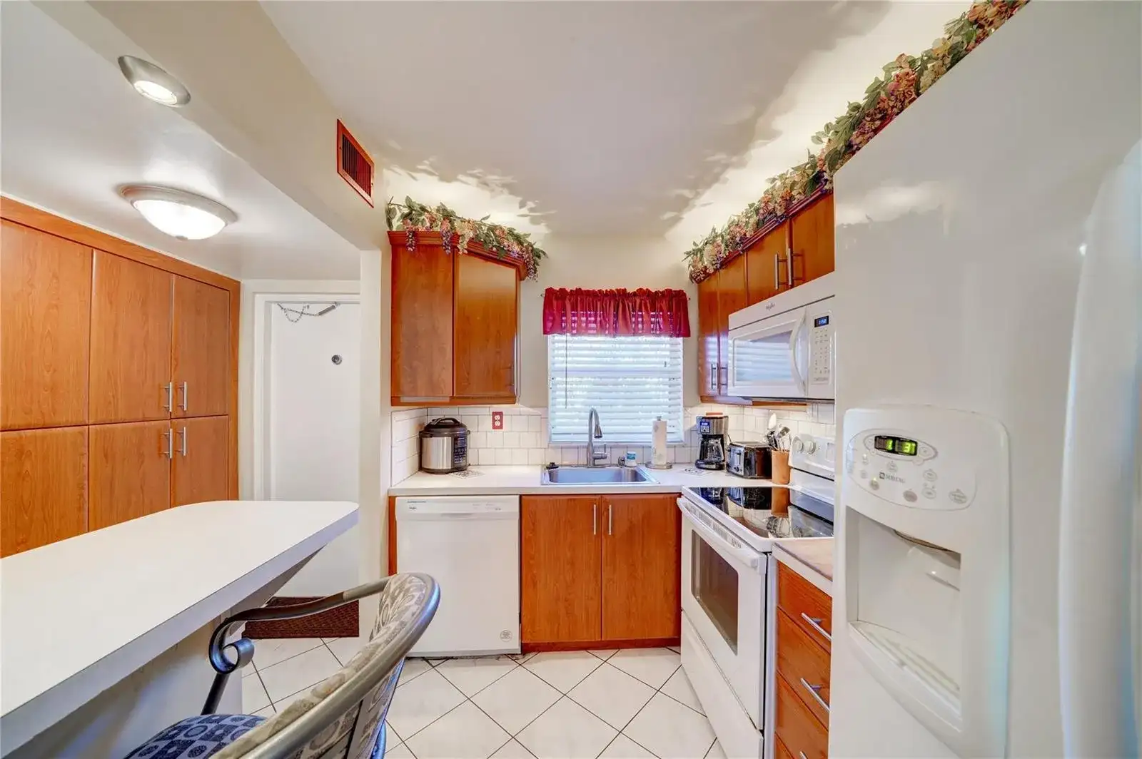9440 Sunrise Lakes Boulevard # 312, Sunrise FL 33322 photo 2