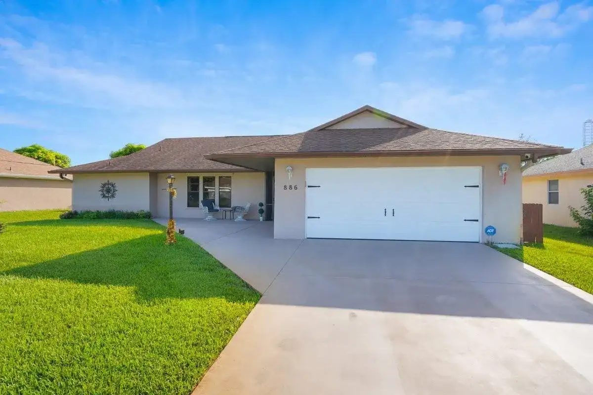 886 S E O'Donnell Lane, Port St. Lucie FL 34983 photo 2