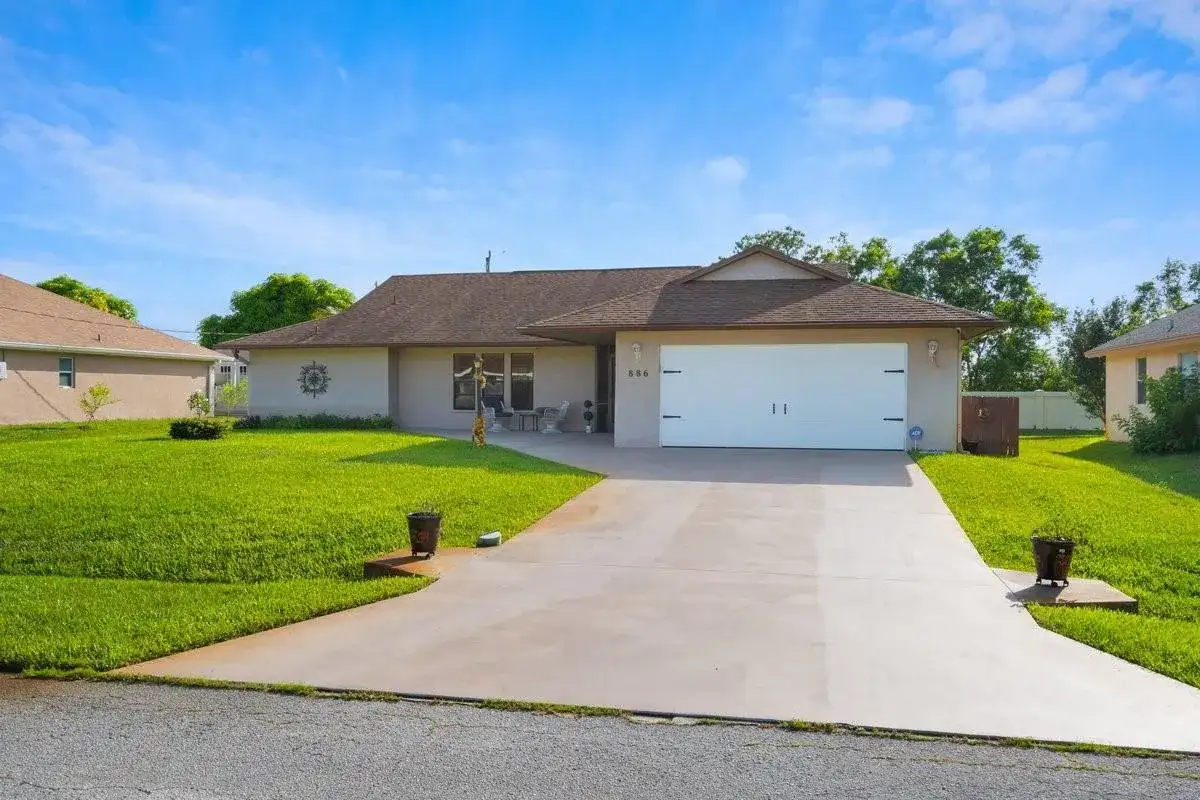 886 S E O'Donnell Lane, Port St. Lucie FL 34983 photo 3