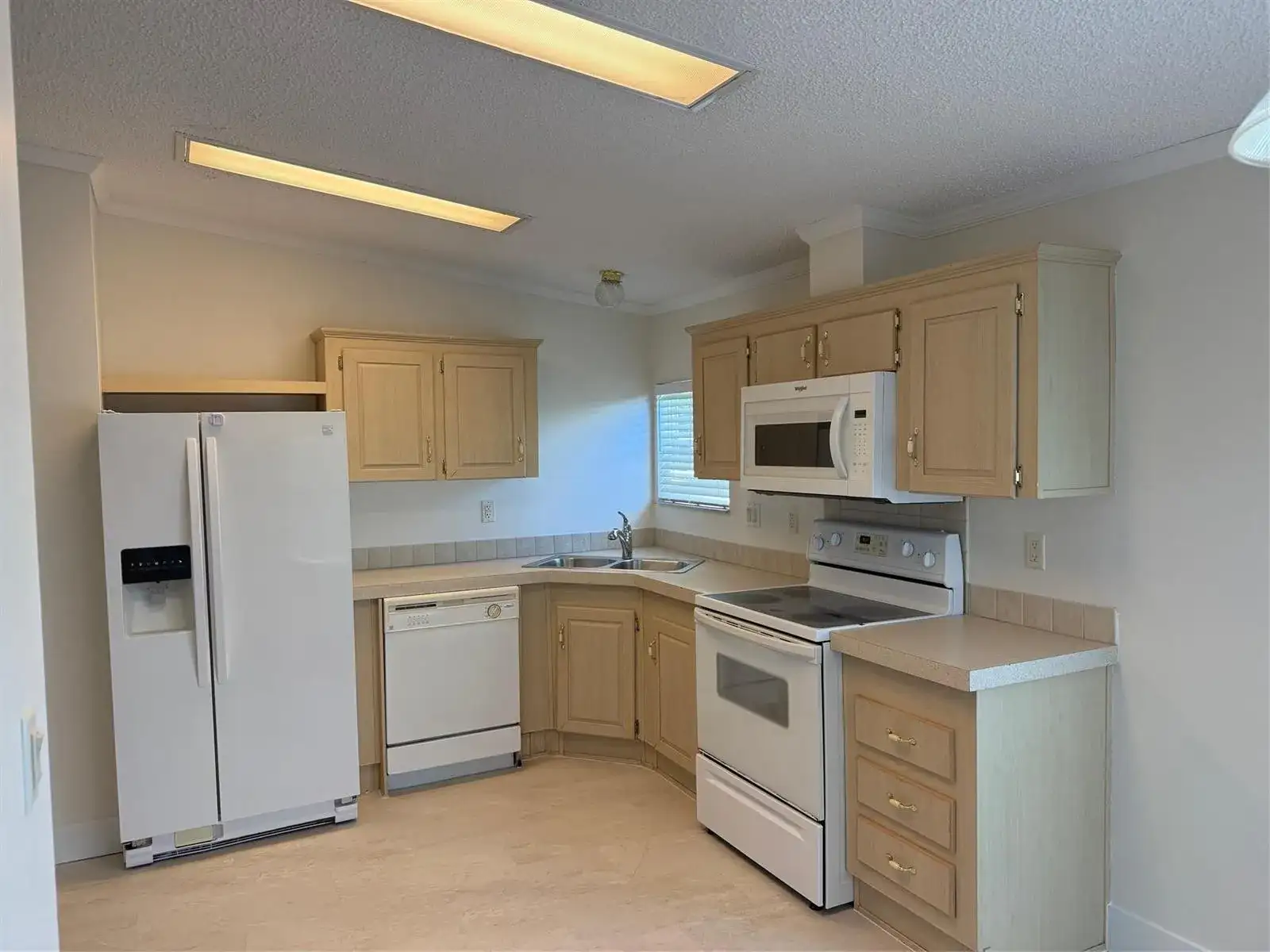 8648 SW 16th Place, Davie FL 33324 photo 2