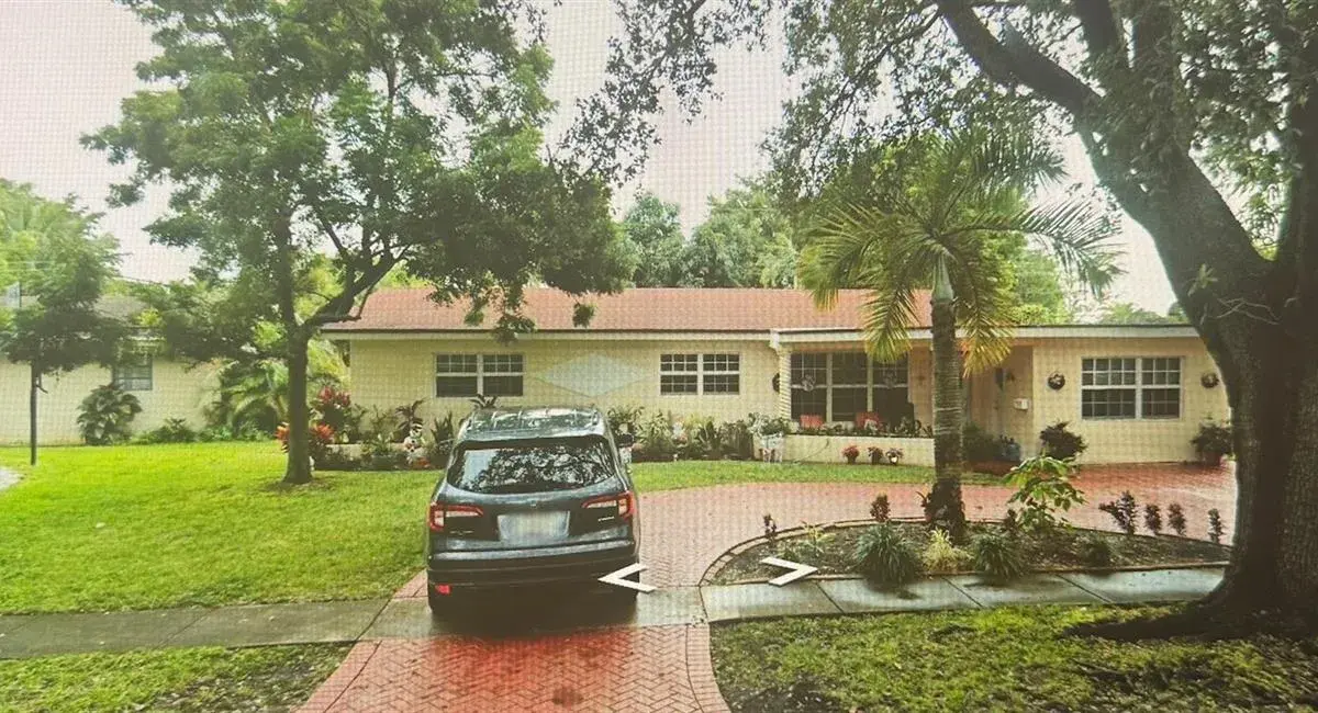 5620 Monroe Street, Hollywood FL 33023