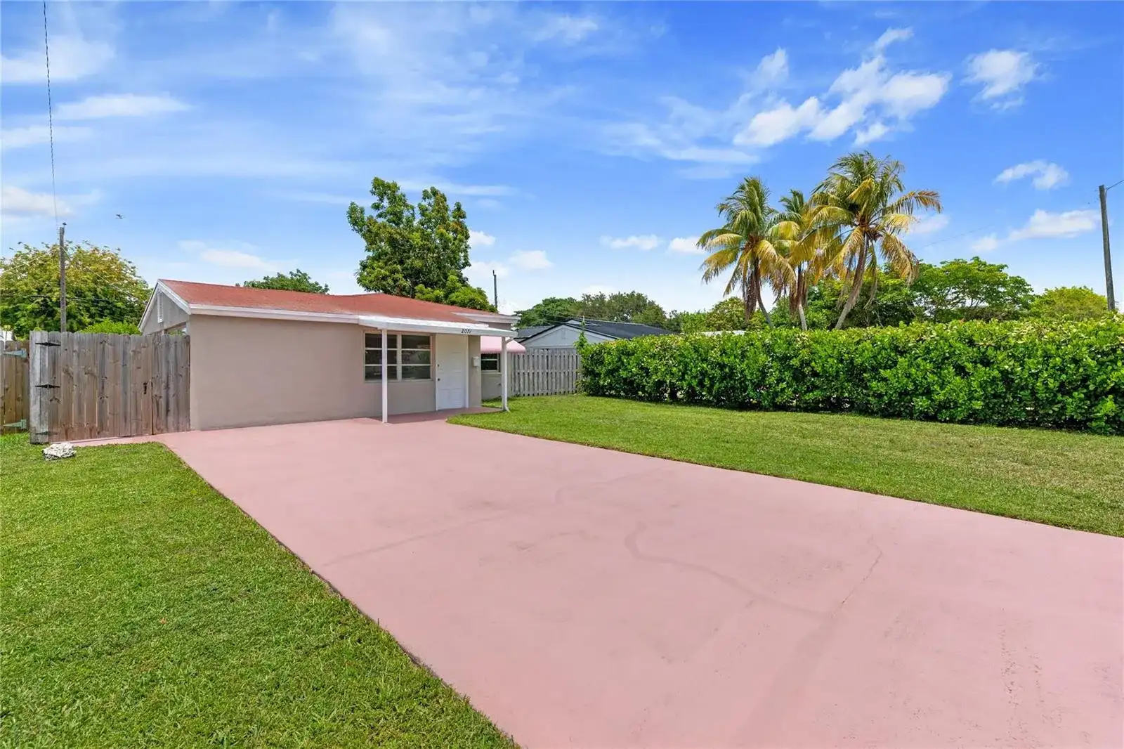 2071 NE 180th Street, North Miami Beach FL 33162 photo 2