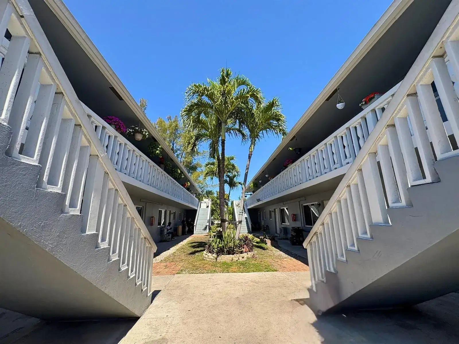 101-105 SE 26th Street, Fort Lauderdale FL 33316 photo 2