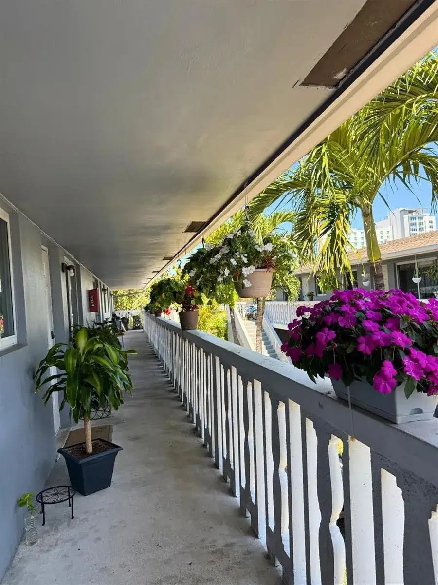 101-105 SE 26th Street, Fort Lauderdale FL 33316 photo 5