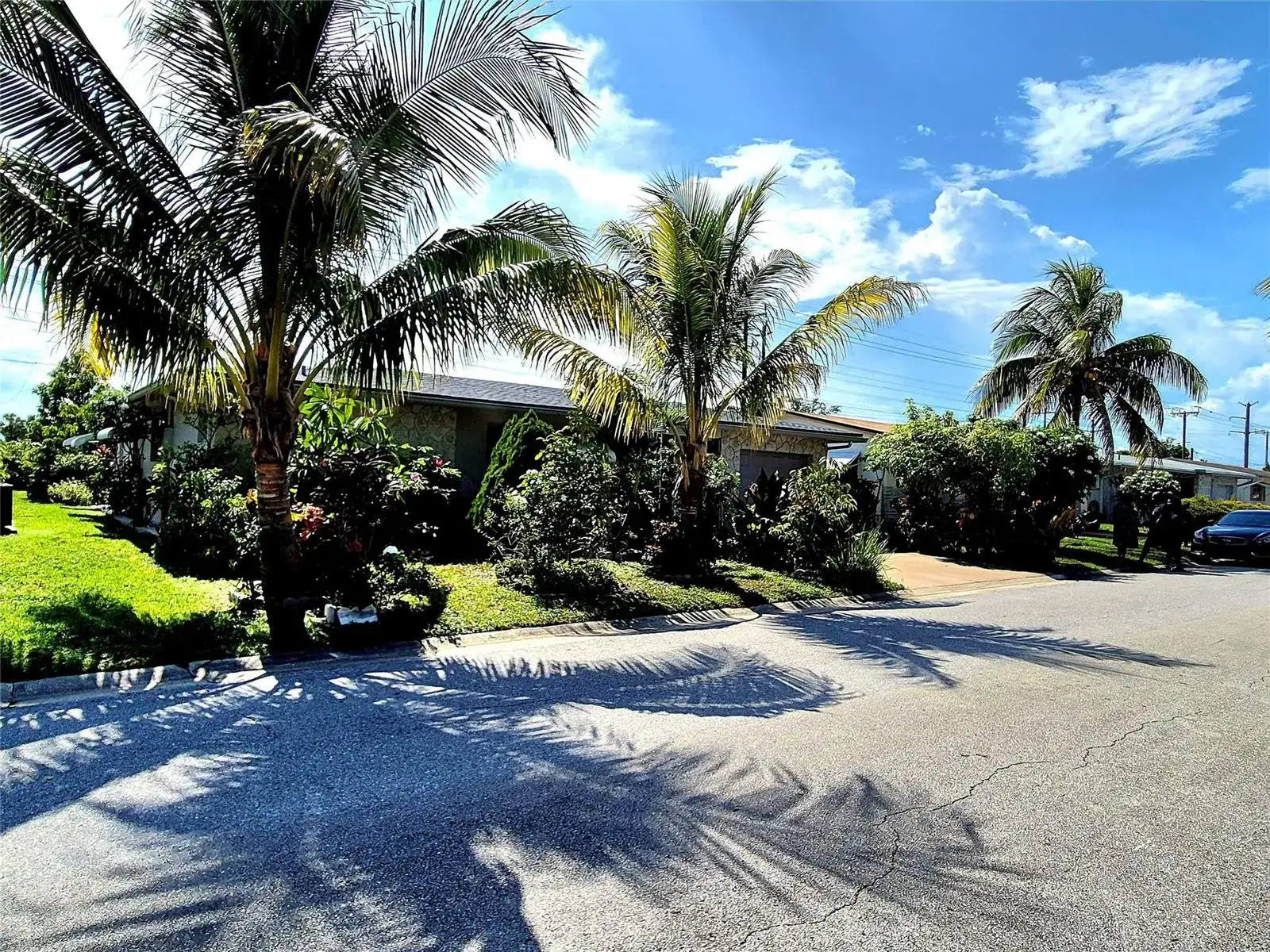 1390 NW 70th Lane, Margate FL 33063 photo 2